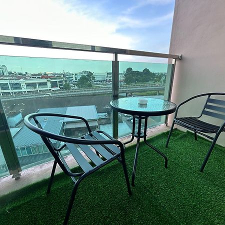 Roxy Apartment Kuching Kültér fotó