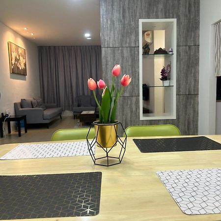 Roxy Apartment Kuching Kültér fotó