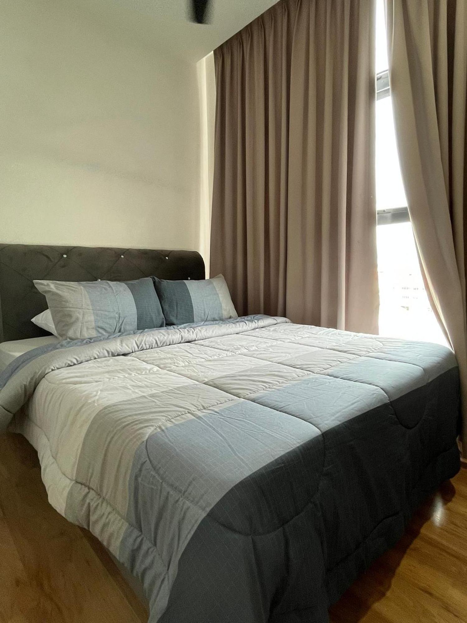 Roxy Apartment Kuching Kültér fotó