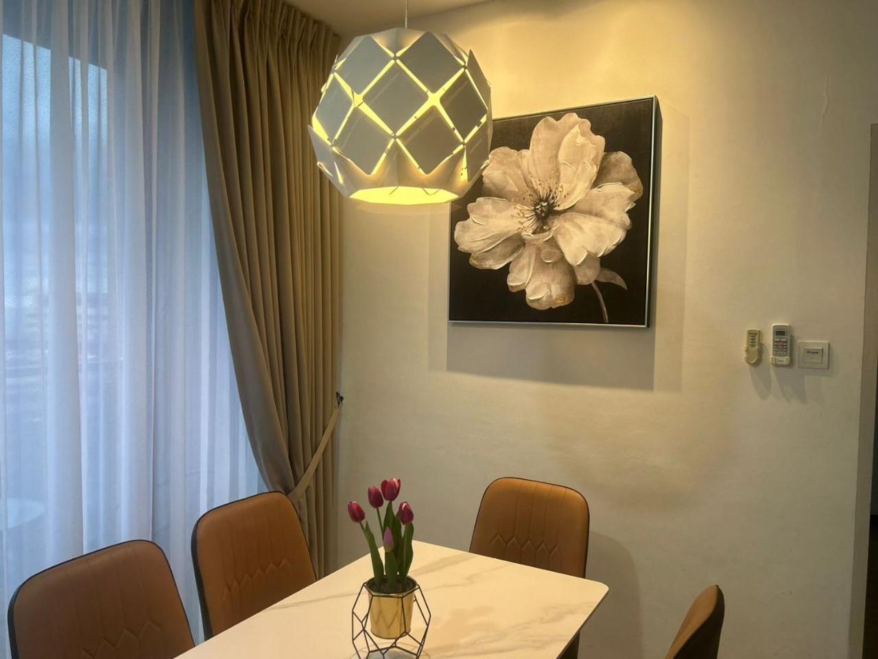 Roxy Apartment Kuching Kültér fotó