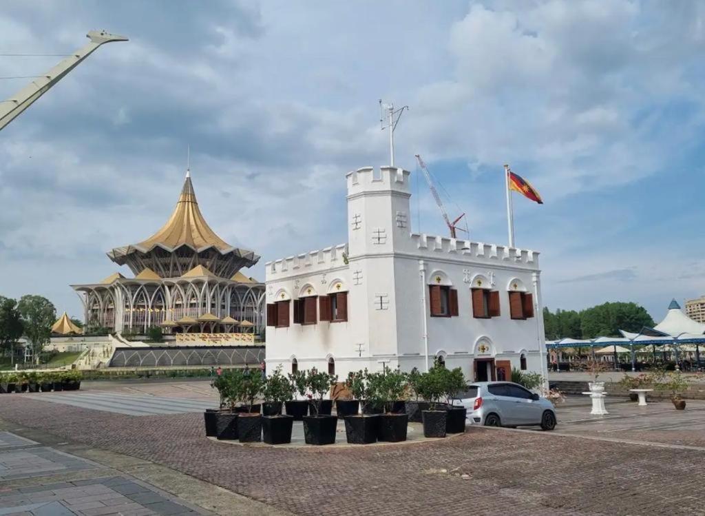 Roxy Apartment Kuching Kültér fotó
